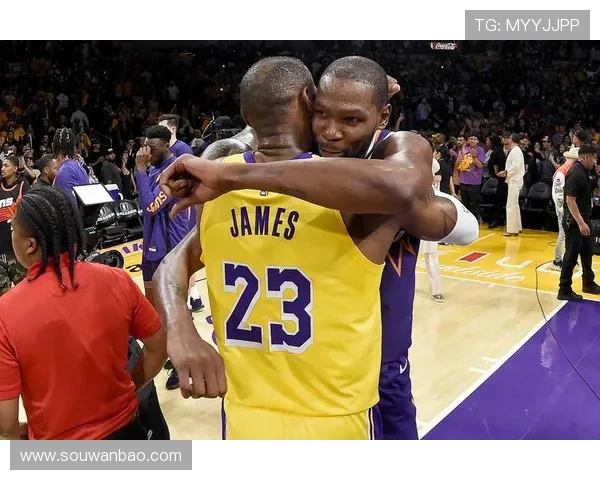 NBA圣诞大战重磅来袭 詹姆斯再战杜兰特火湖巅峰对决引爆焦点 NBA圣诞大战重磅来袭 詹姆斯再战杜兰特火湖巅峰对决引爆焦点