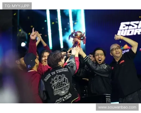 中国代表战队勇夺电竞世界杯卡拉彼丘赛事年度总冠军荣耀时刻全景