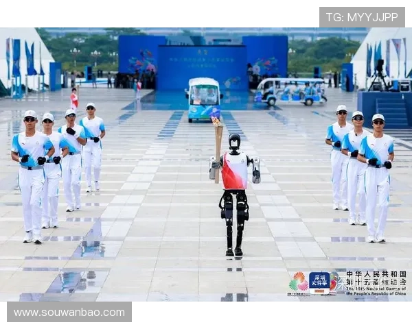十五运会火炬传递盛典启用创新智能机器人火炬手夸父震撼亮相