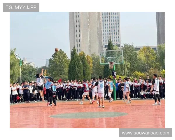 中学生篮球班赛惊现绝杀三分球精彩瞬间引发热议